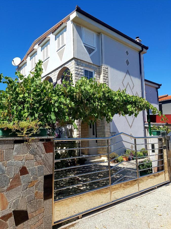 Apartments Petar & Anka Биоград-на-Мору Экстерьер фото